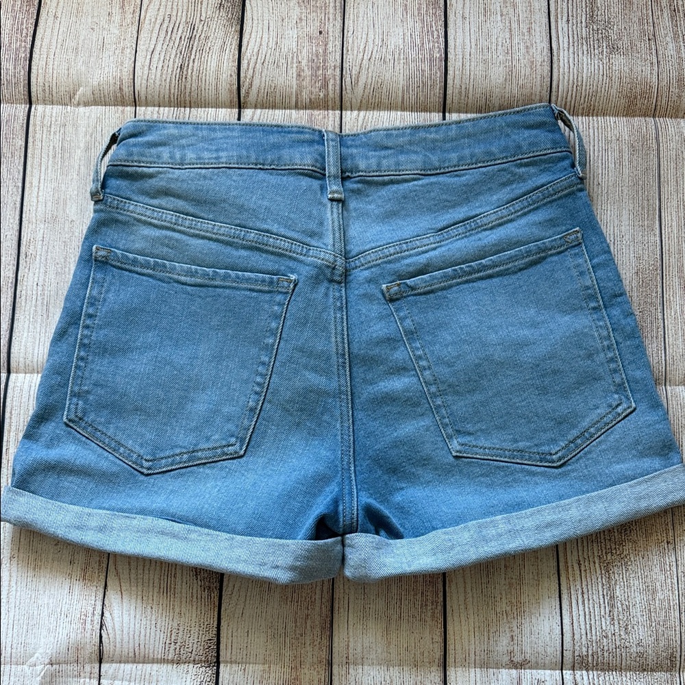 Old Navy Women's Light Blue Jean Shorts - Picture 4 of 6
